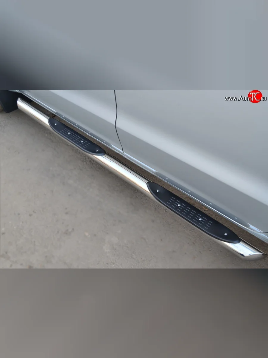 Защита порогов с пластиковыми вставками для ног из круглой трубы диаметром 76 мм Russtal Volkswagen Amarok дорестайлинг (2009-2016) (Защита порогов с со скосами на торцах (вариант 1))  в Самаре Самарской области