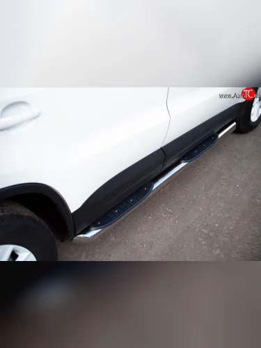 Защита порогов с пластиковыми вставками для ног из круглой трубы диаметром 76 мм (Track & Field) Russtal Volkswagen Tiguan NF рестайлинг (2011-2017)