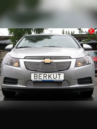 Декоративная вставка воздухозаборника Berkut Chevrolet Cruze J305 хэтчбек дорестайлинг (2009-2012)