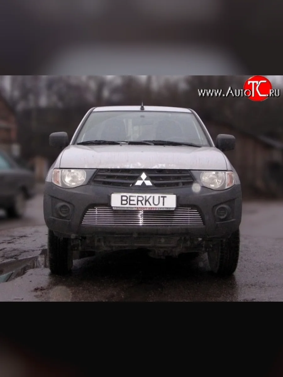Декоративная вставка воздухозаборника Berkut Mitsubishi L200 4  рестайлинг (2013-2016)  в Керчи Республика Крым