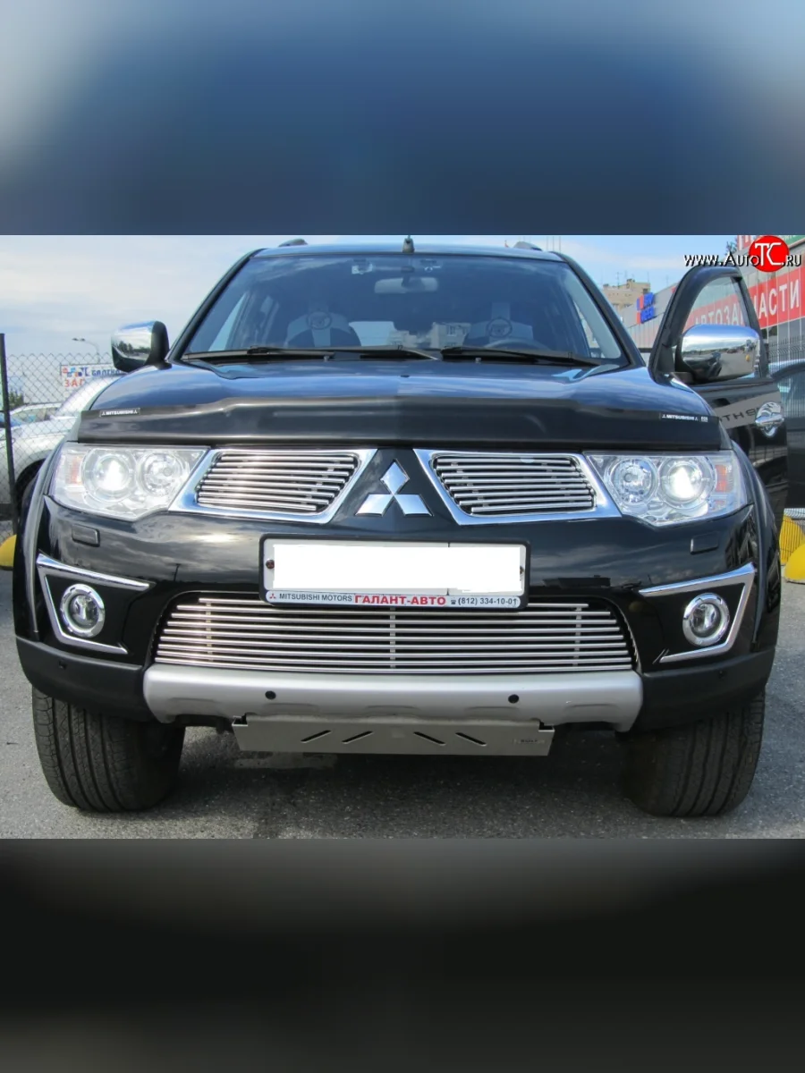 Декоративная вставка воздухозаборника Berkut Mitsubishi Pajero Sport PB дорестайлинг (2008-2013)  в Перми Пермском крае