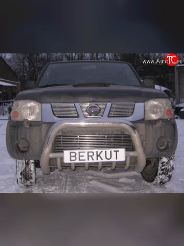 Декоративная вставка воздухозаборника Berkut Nissan NP300 (2008-2013)