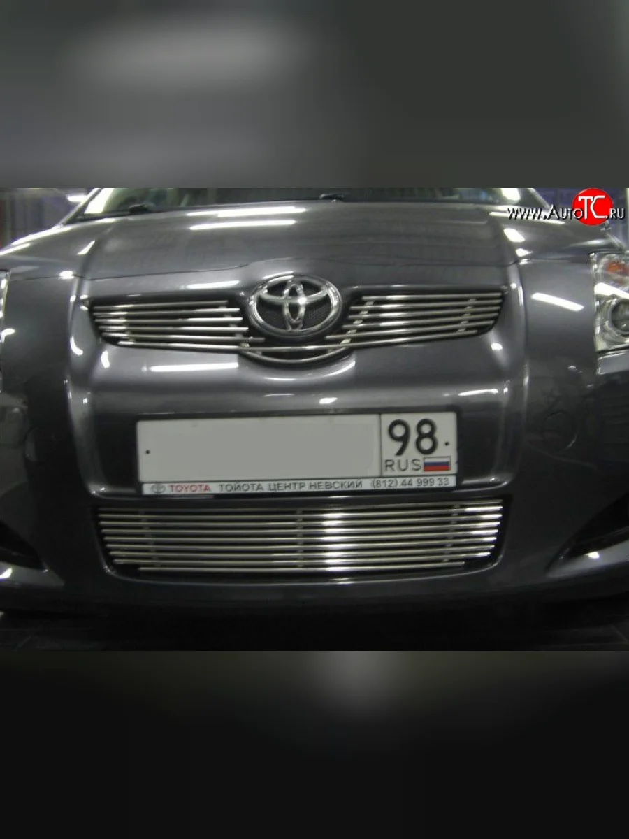Декоративная вставка воздухозаборника Berkut Toyota Auris E150 хэтчбэк 5 дв. дорестайлинг (2006-2010)  в Керчи Республика Крым