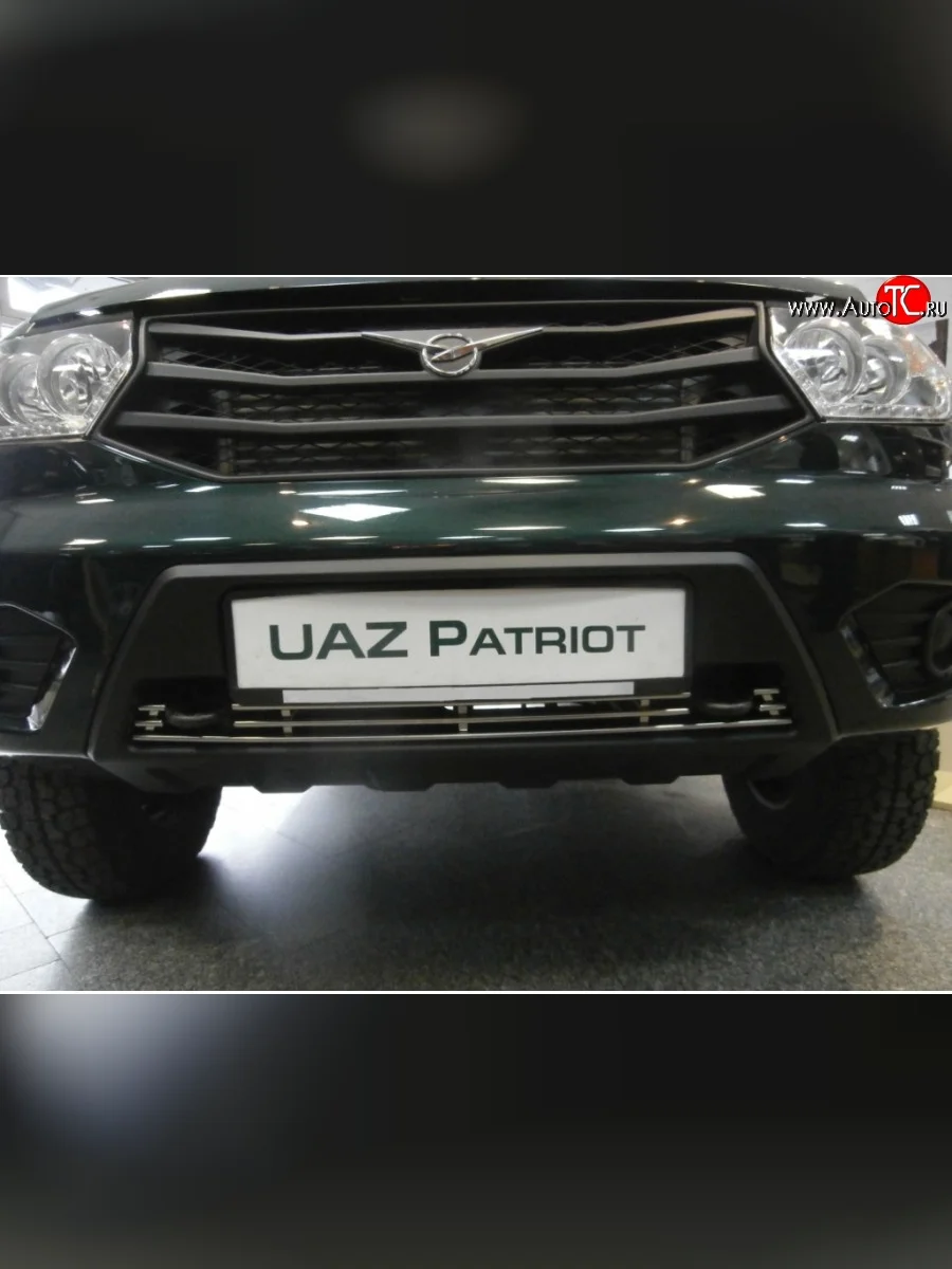 Декоративная вставка воздухозаборника Berkut Уаз Патриот 3163 5 дв. 2-ой рестайлинг (2017-2025)  в Воронеже Воронежской области