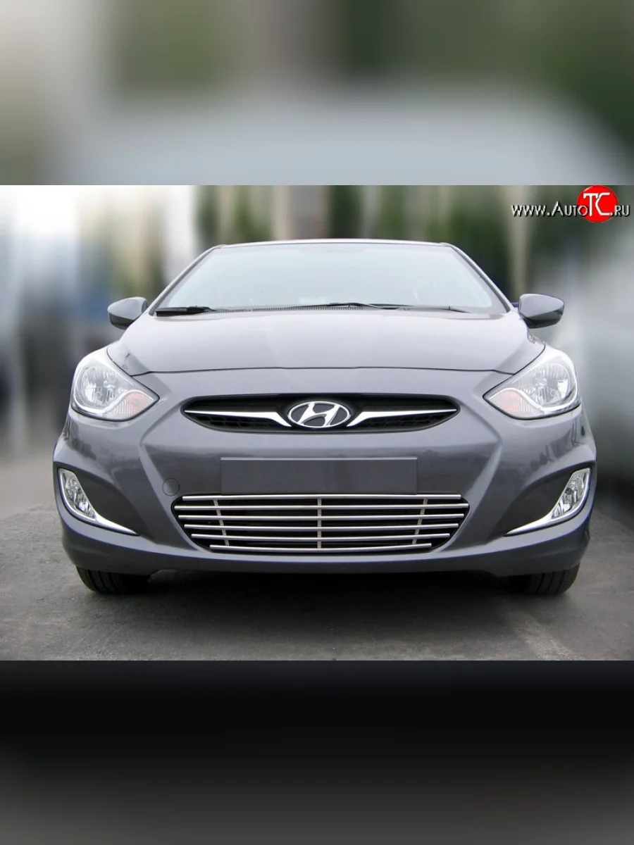 Декоративная вставка воздухозаборника Berkut Hyundai Solaris RBr седан дорестайлинг (2010-2014)  с доставкой в г. Керчь