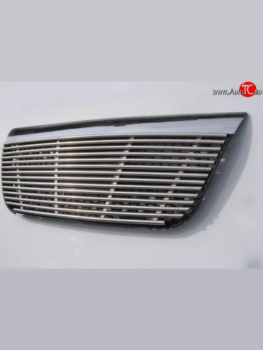 Декоративная вставка решетки радиатора Berkut Honda CR-V RE1,RE2,RE3,RE4,RE5,RE7 дорестайлинг (2007-2010)