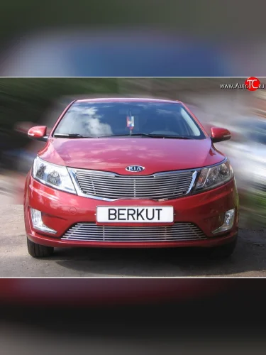 Декоративная вставка решетки радиатора QB Berkut KIA Rio 3 QB дорестайлинг седан (2011-2015)
