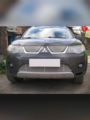 Декоративная вставка решетки радиатора (рестайлинг) Berkut Mitsubishi Outlander XL (CW)  дорестайлинг (2005-2009)