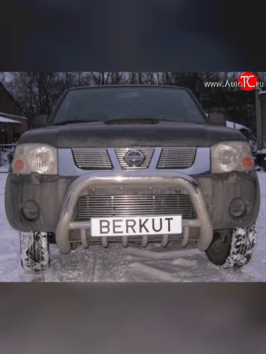 Декоративная вставка решетки радиатора Berkut Nissan NP300 (2008-2013)