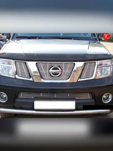 Декоративная вставка решетки радиатора Berkut Nissan Navara 2 D40 дорестайлинг (2004-2010)