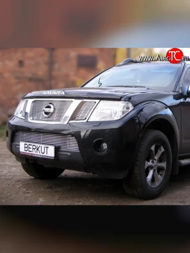 Декоративная вставка решетки радиатора Berkut Nissan Pathfinder R51 рестайлинг (2009-2014)