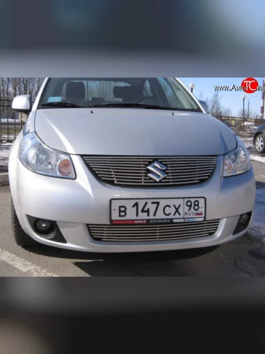 Декоративная вставка решетки радиатора (седан) Berkut Suzuki SX4 GYA,GYB  рестайлинг, хэтчбэк (2010-2016)
