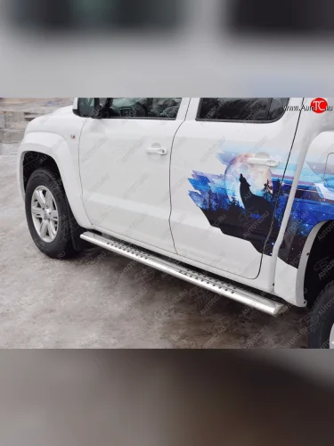 Защита порогов из овальной трубы диаметром 120x60 мм с проступью Russtal Volkswagen Amarok рестайлинг (2016-2022)