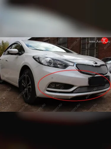 Нижняя защитная сетка на бампер Russtal (хром) KIA Cerato 3 YD дорестайлинг седан (2013-2016)