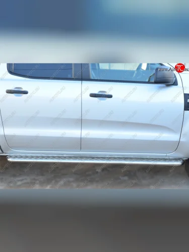 Защита порогов из круглой трубы диаметром 42 мм SLITKOFF Ford Ranger DoubleCab дорестайлинг (2011-2016)