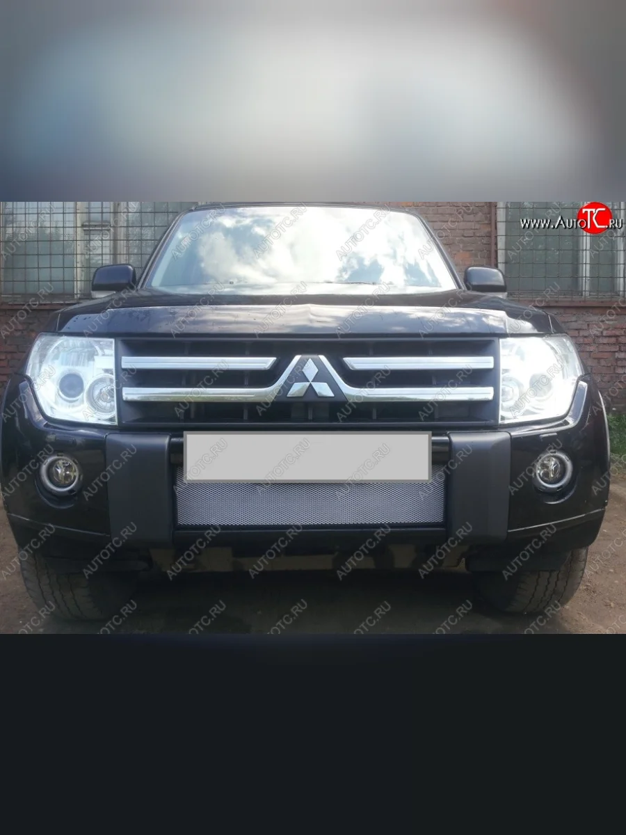 Защитная решётка в воздуховод автомобиля Russtal (хром) Mitsubishi Pajero 4 V80 дорестайлинг (2006-2011)  в Самаре Самарской области