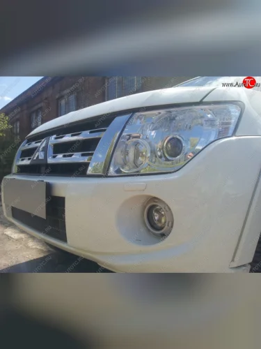 Защитная решётка в воздуховод автомобиля Russtal (черная) Mitsubishi Pajero 4 V80 дорестайлинг (2006-2011)