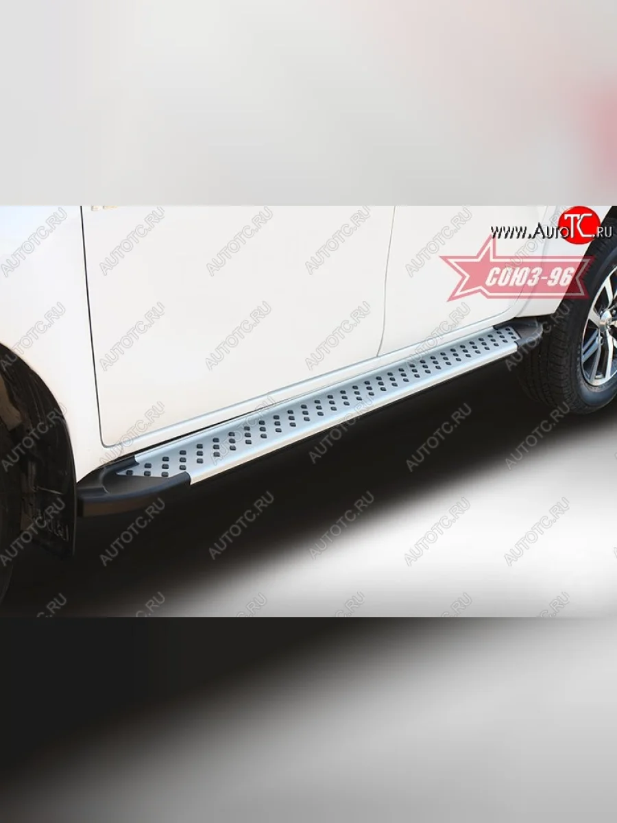 Пороги из алюминиевого профиля Souz-96 Toyota Hilux AN120 дорестайлинг (2016-2020)  в Перми Пермском крае