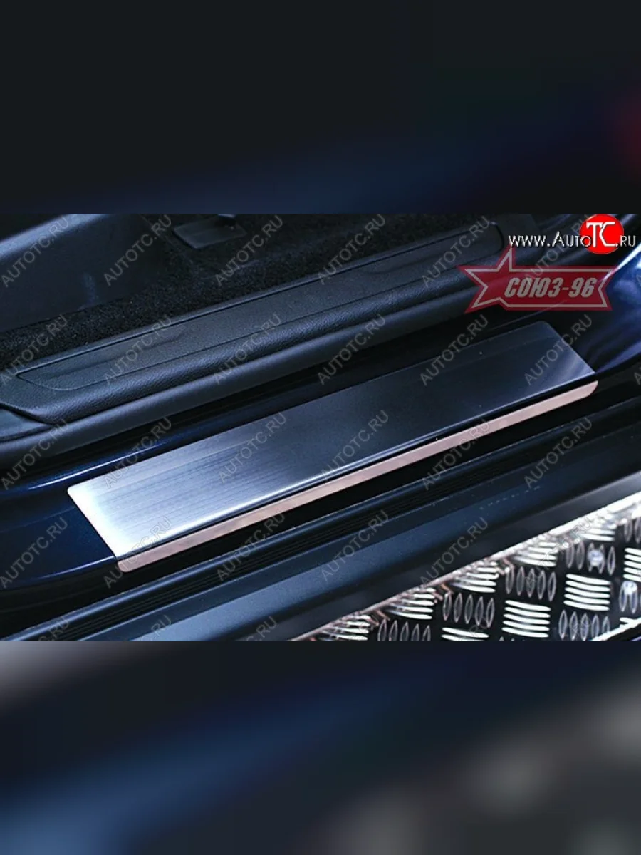 Накладки на внутренние пороги Souz-96 Jeep Grand Cherokee WK2 дорестайлинг (2010-2013)  в Самаре Самарской области