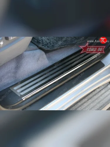 Накладки на внутреннюю пластиковую часть порога Souz-96 Toyota Land Cruiser  200 (2007-2012) дорестайлинг