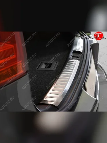 Металлический порожек в багажник автомобиля СТ Volkswagen Tiguan NF рестайлинг (2011-2017)