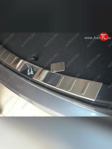 Металлический порожек в багажник автомобиля СТ Mitsubishi Outlander GF 2-ой рестайлинг (2015-2018)