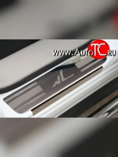 Комплект накладок на порожки автомобиля Novline Skoda Fabia Mk2 универсал дорестайлинг (2007-2010)