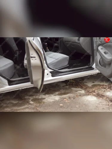 Накладки на порожки автомобиля RA (Комплект (4 шт.)) Nissan Almera  2 N16 (2000-2003) седан дорестайлинг