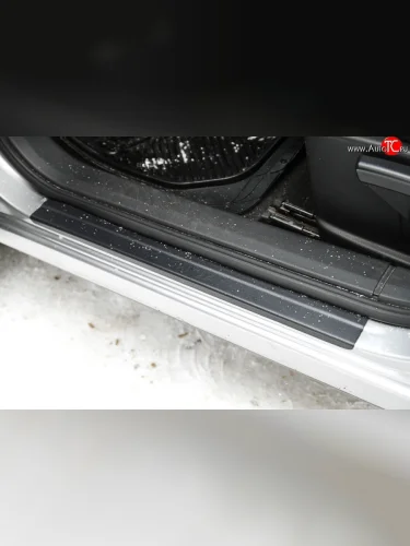 Комплект накладок на порожки автомобиля RA Nissan Qashqai  1 J10 (2007-2010) дорестайлинг