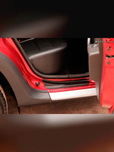 Комплект накладок на порожки автомобиля RA V2 Renault Duster  HS (2010-2015) дорестайлинг