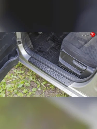 Накладки на порожки автомобиля RA (комплект 4 шт.) Skoda Fabia  Mk2 (2007-2010) универсал дорестайлинг, хэтчбэк дорестайлинг