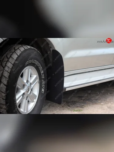 Брызговики RA широкие (с выносом 50 мм) Toyota Hilux  AN20,AN30 (2011-2016)  2-ой рестайлинг