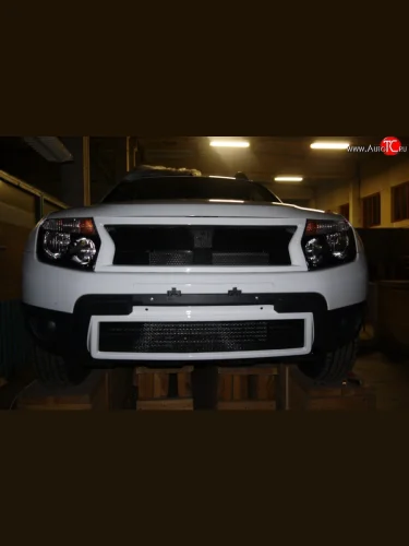 Вставка в нижнюю часть бампера Drive Renault Duster  HS (2010-2015) дорестайлинг