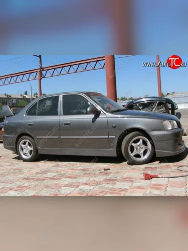 Пороги накладки Racer Hyundai Accent 2 LC седан дорестайлинг (ТагАЗ) (1999-2012)
