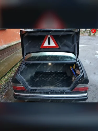 Коврик в багажник Aileron Mercedes-Benz E-Class W124 седан дорестайлинг (1984-1993)