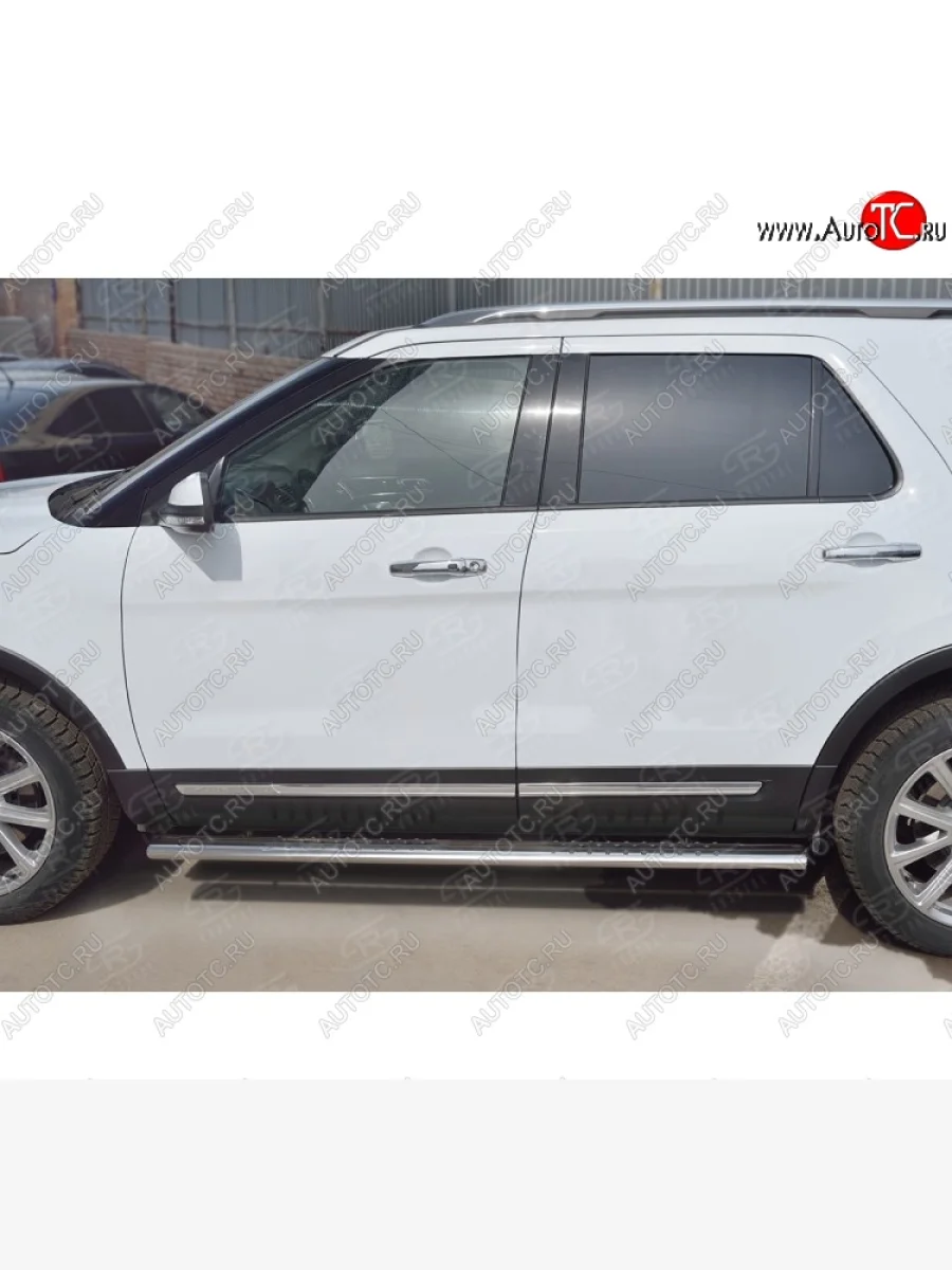 Защита порогов для ног из овальной трубы d120x60 мм с проступью Russtal Ford Explorer U502 1-ый рестайлинг, 5 дв. (2015-2018)  в Керчи Республика Крым