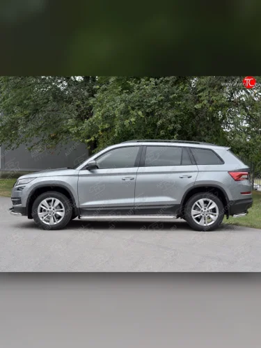 Порожки для ног (труба Ø63) SLITKOFF (Вариант 2 (лист алюм, проф.сталь)) Skoda Kodiaq  1 NS7 (2017-2021) дорестайлинг