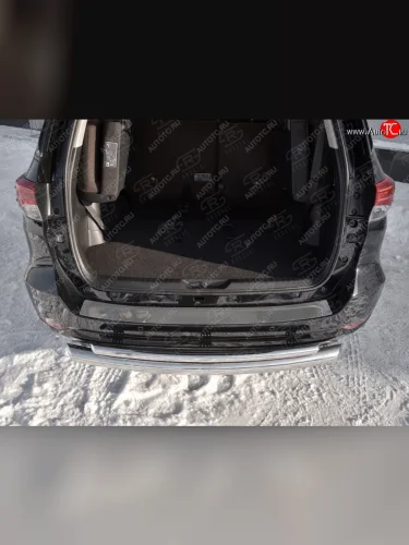 Накладка на задний бампер (лист нерж зеркальный) Russtal Toyota Fortuner AN160 дорестайлинг (2015-2020)