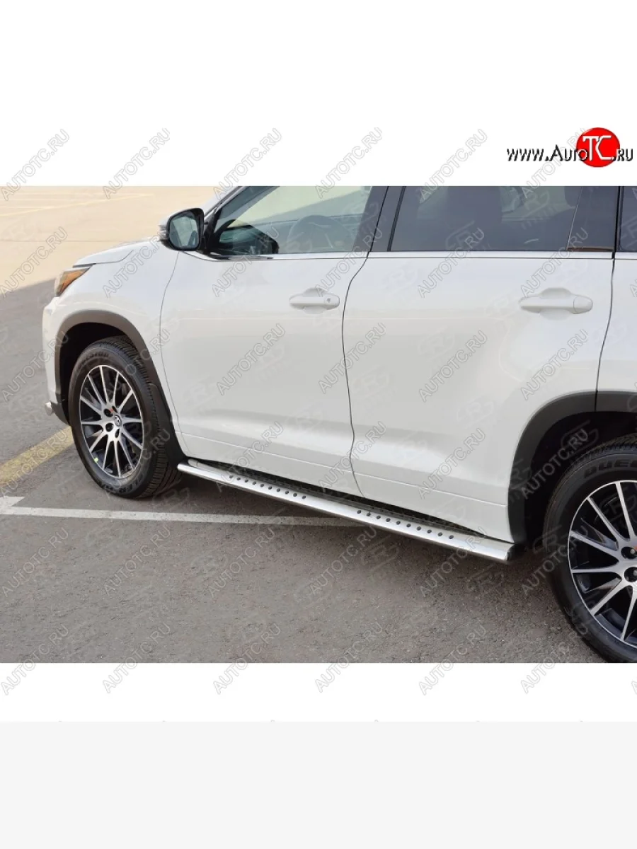 Защита порогов с круглыми вставками для ног из овальной трубы диаметром 120x60 мм Russtal Toyota Highlander XU50 дорестайлинг (2013-2017)  в Самаре Самарской области