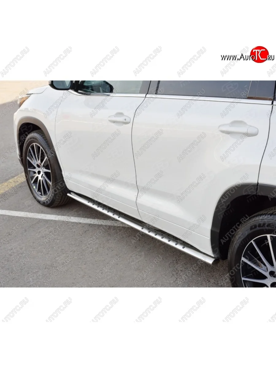 Защита порогов с круглыми вставками для ног из овальной трубы диаметром 75x42 мм Russtal Toyota Highlander XU50 дорестайлинг (2013-2017)  в Перми Пермском крае