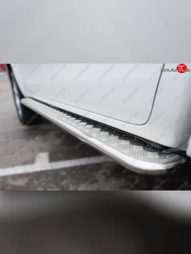 Широкая защита порогов с трубой диаметром 42 мм SLITKOFF v2 Toyota Hilux  AN120 (2016-2020) дорестайлинг