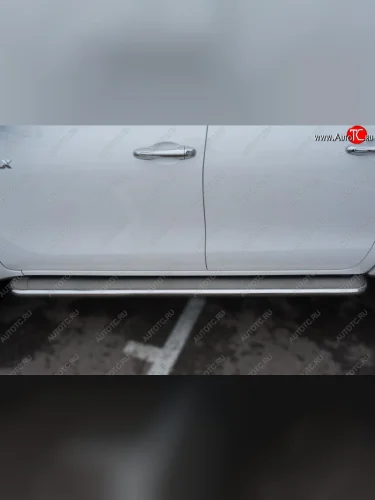 Широкая защита порогов с трубой диаметром 42 мм SLITKOFF v3 Toyota Hilux  AN120 (2016-2020) дорестайлинг