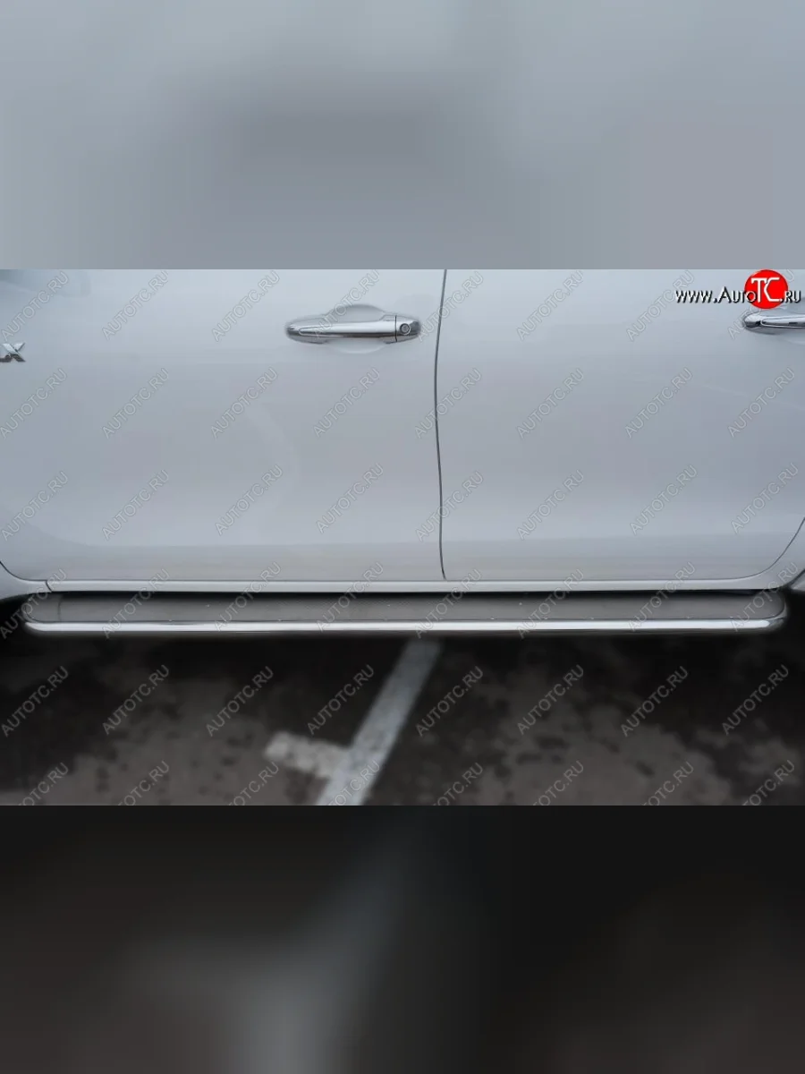 Широкая защита порогов с трубой диаметром 42 мм SLITKOFF v3 Toyota Hilux AN120 дорестайлинг (2016-2020)  в Керчи Республика Крым