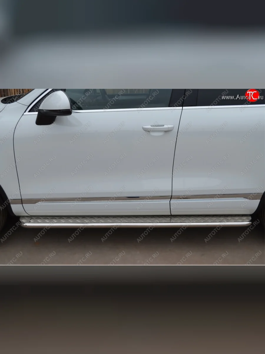 Широкая защита порогов с трубой d42 мм SLITKOFF v2 Volkswagen Touareg 2 NF дорестайлинг (2010-2014)  в Самаре Самарской области