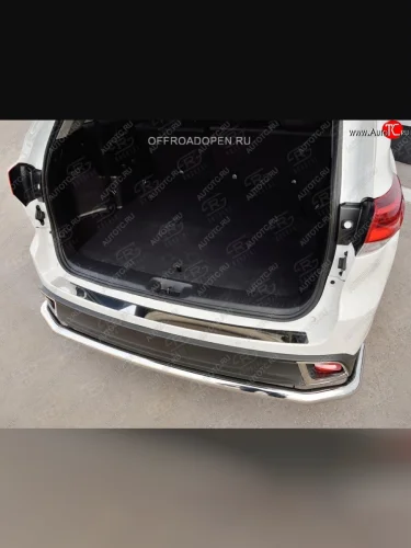 Накладка на задний бампер Russtal (полированная нержавейка) Toyota Highlander XU50 рестайлинг (2016-2020)
