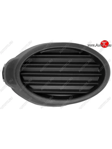 Заглушка правой противотуманной фары в бампер SAT Ford Focus 3 хэтчбэк дорестайлинг (2010-2015)