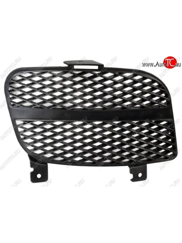 Правая Заглушка ПТФ в бампер SAT Toyota Hiace H200 минивэн (Япония) дорестайлинг  (2004-2007)