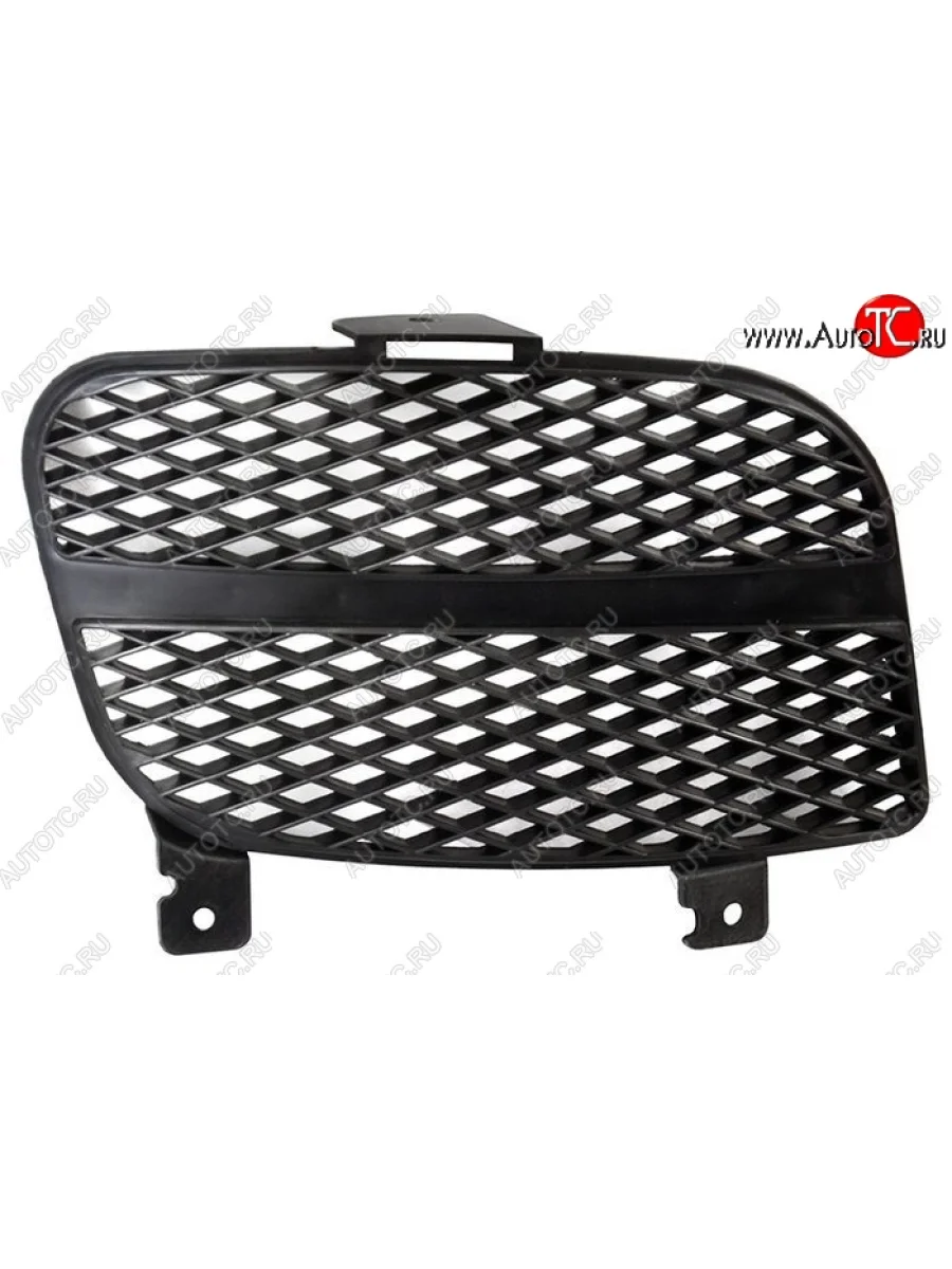 Правая Заглушка ПТФ в бампер SAT Toyota Hiace H200 минивэн (Япония) дорестайлинг  (2004-2007)  в Самаре Самарской области