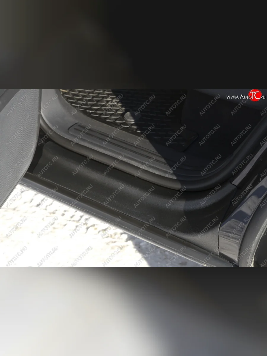 Накладки на внутренние пороги задних дверей RA  Volkswagen Touareg (2006-2010) 1 GP  в Самаре Самарской области
