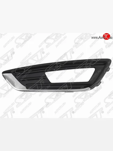 Левая оправа противотуманной фары SAT (с хром. молдингом) Ford Focus 3 седан рестайлинг (2014-2019)